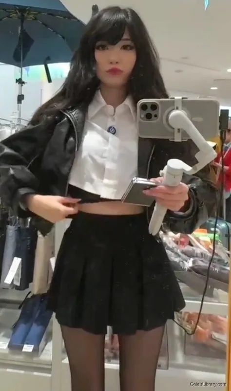 Emiru photo 1 of 4918