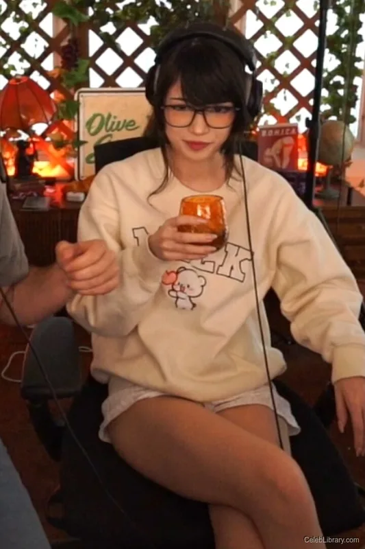 Emiru photo 2 of 4918
