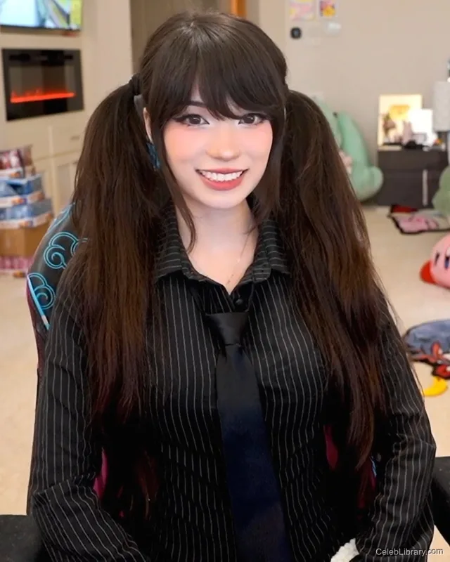Emiru photo 6 of 4918