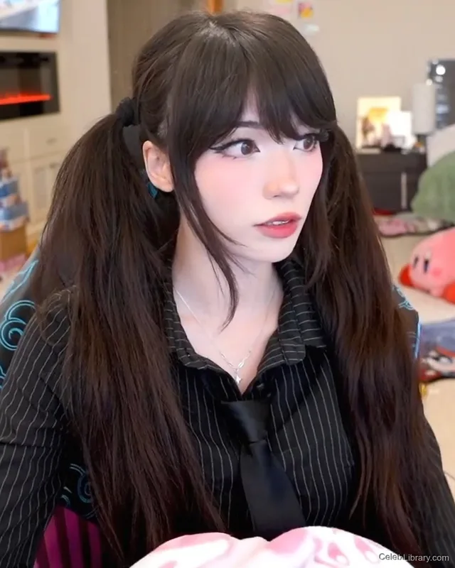 Emiru photo 11 of 4918