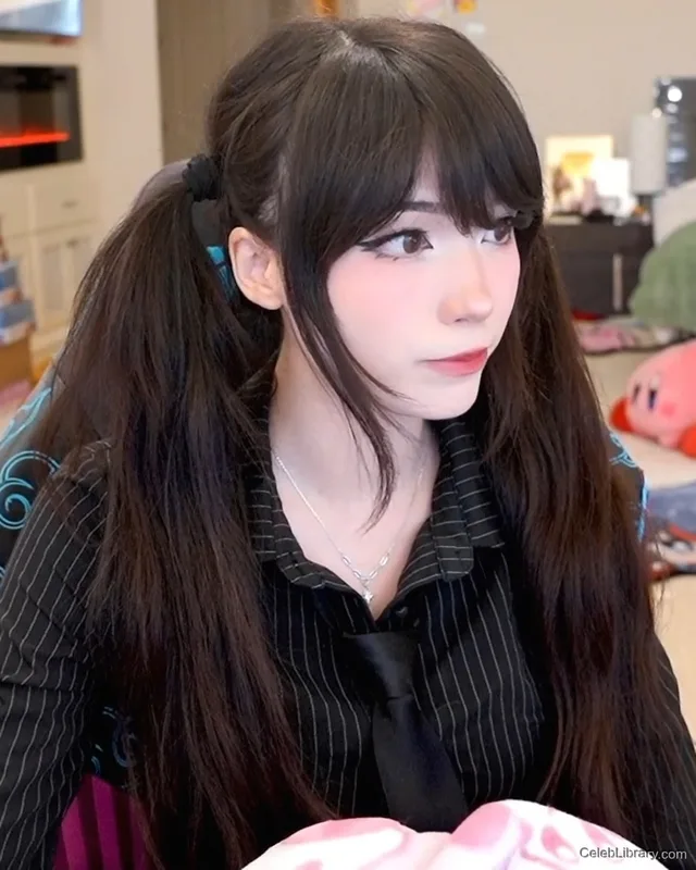 Emiru photo 12 of 4918
