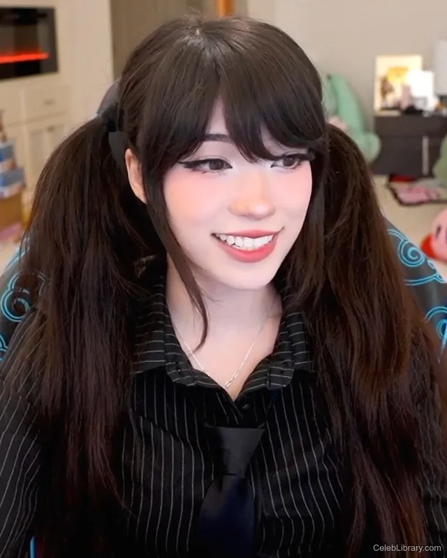 Emiru photo 14 of 4918