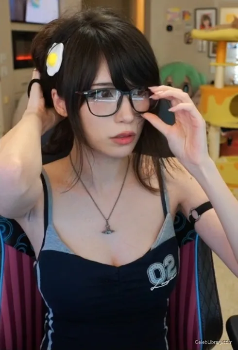 Emiru photo 4 of 4918