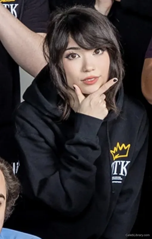 Emiru photo 3 of 4918