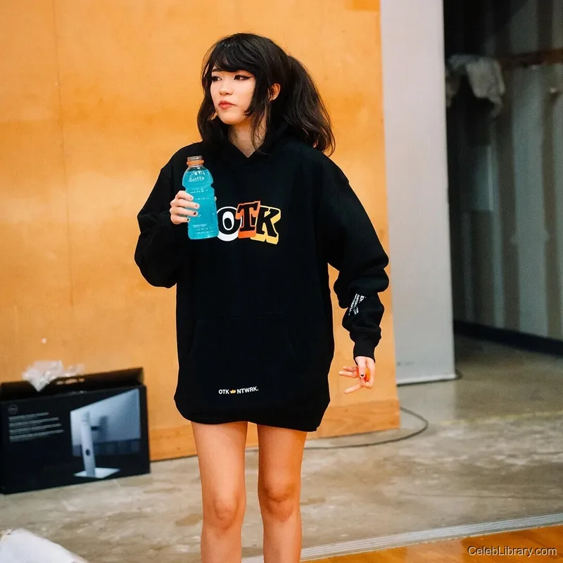 Emiru photo 18 of 4918
