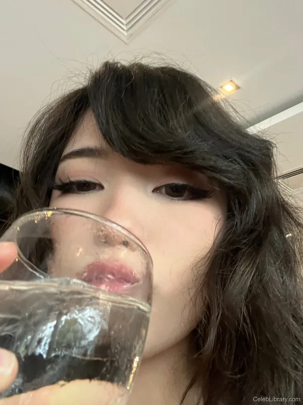 Emiru photo 3 of 4918