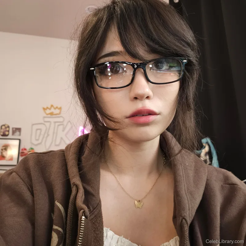 Emiru photo 10 of 4918