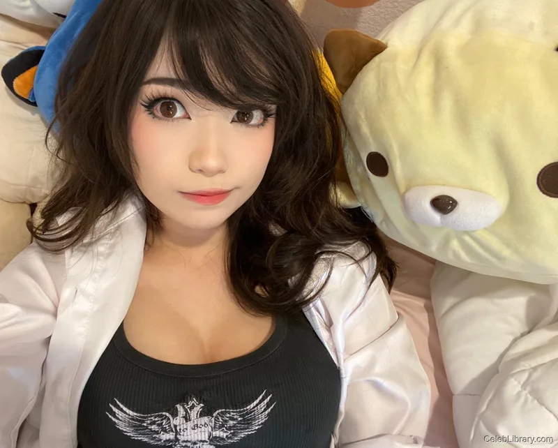 Emiru photo 21 of 4918