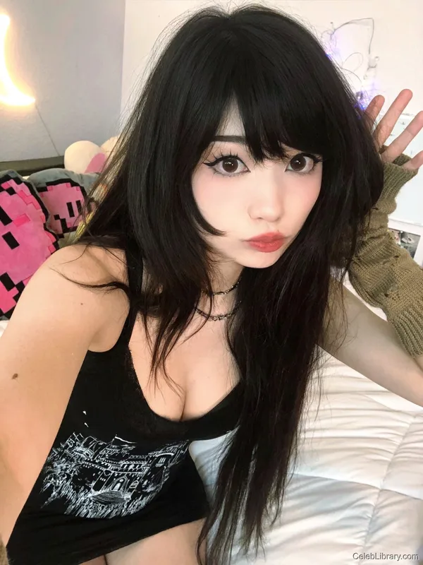 Emiru photo 3 of 4918