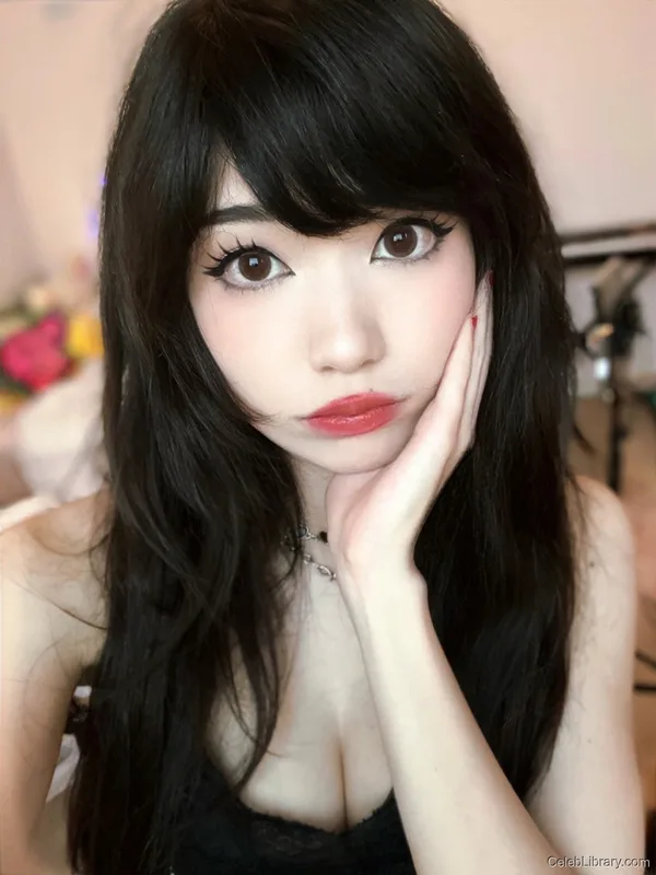 Emiru photo 4 of 4918