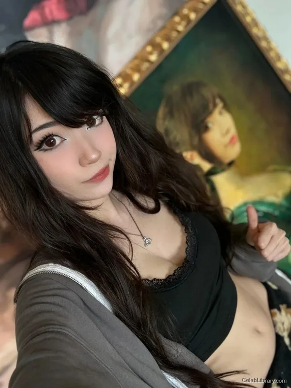 Emiru photo 5 of 4918