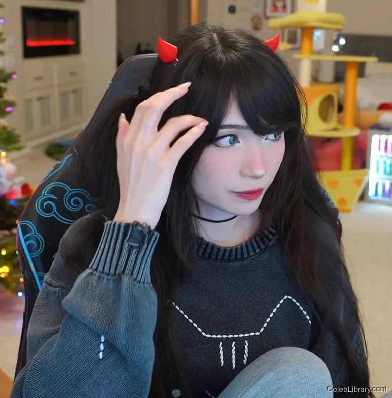 Emiru photo 6 of 4918