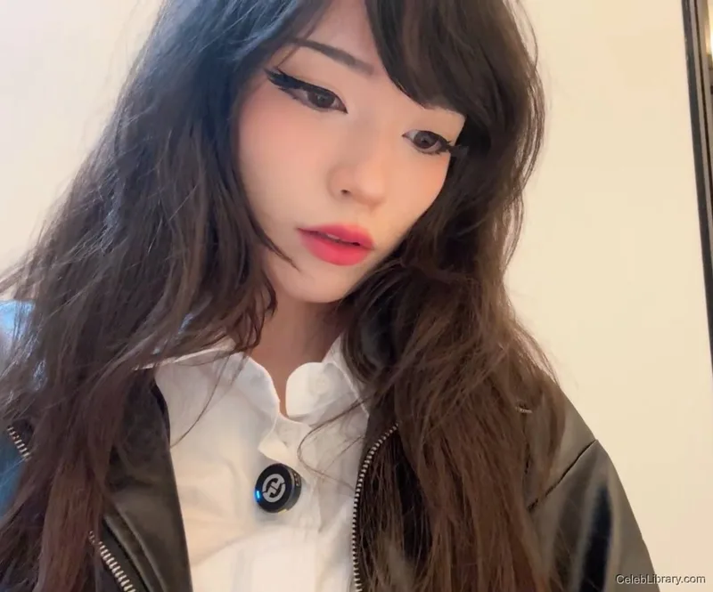 Emiru photo 16 of 4918