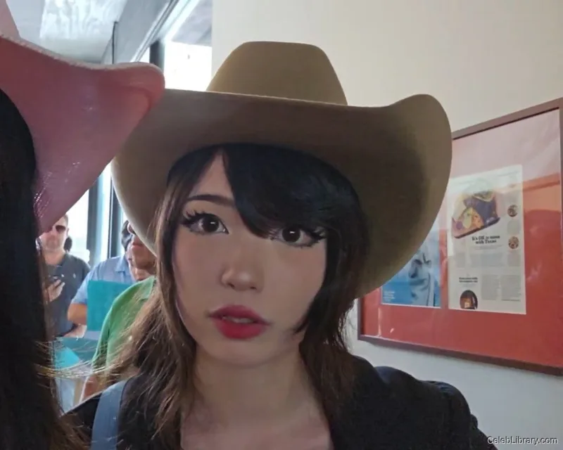 Emiru photo 1 of 4918