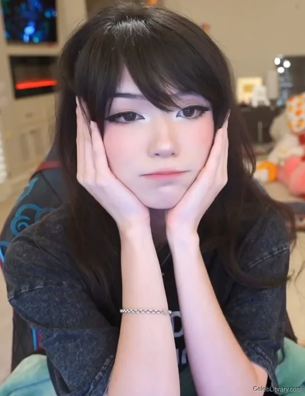 Emiru photo 21 of 4918