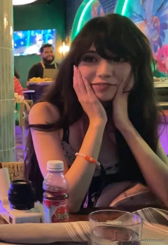 Emiru photo 7 of 4918