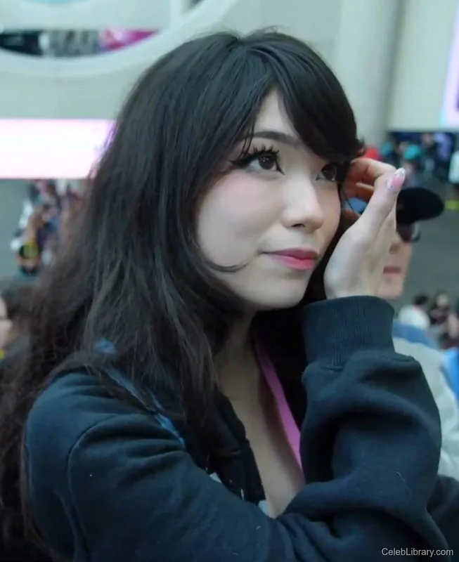 Emiru photo 10 of 4918