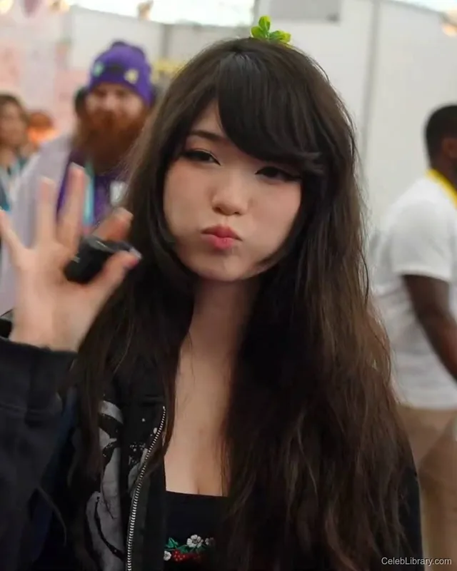 Emiru photo 11 of 4918