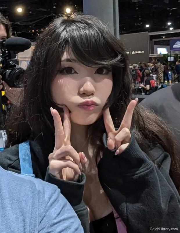 Emiru photo 13 of 4918