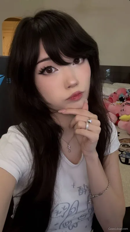 Emiru photo 1 of 4918