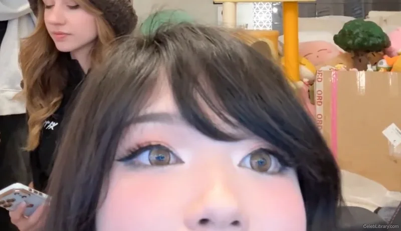 Emiru photo 1 of 4918