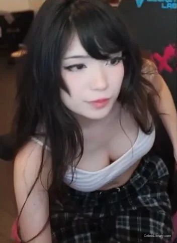 Emiru photo 11 of 4918