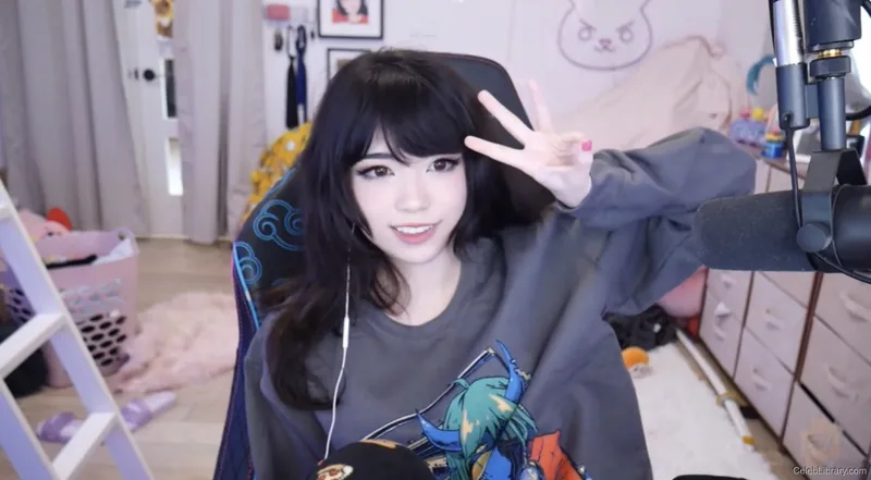 Emiru photo 13 of 4918