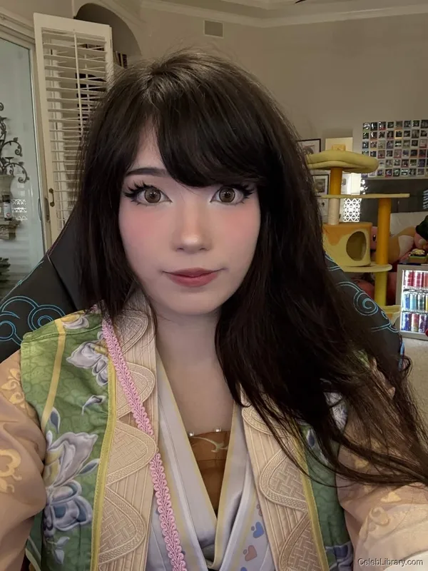 Emiru photo 14 of 4918