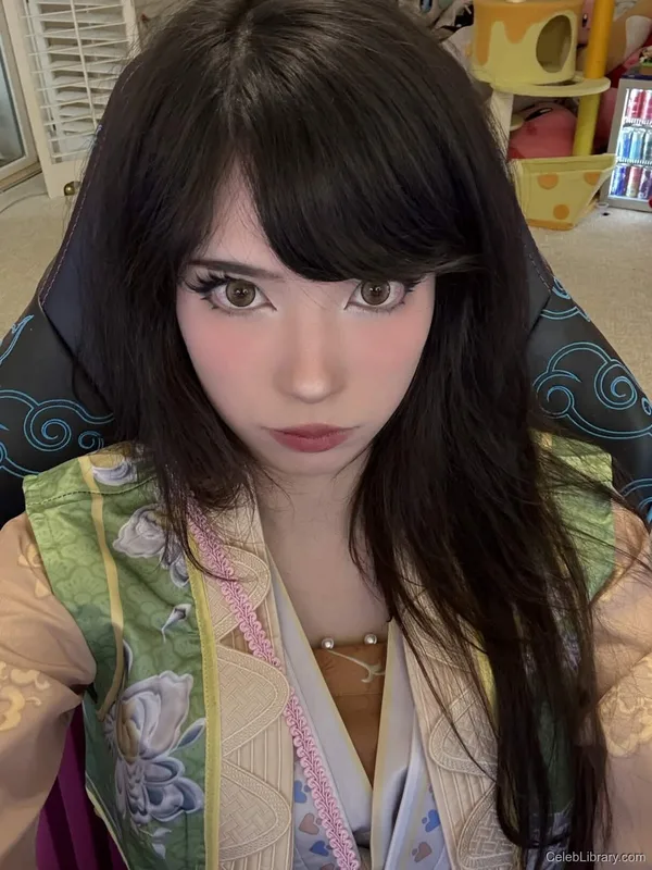 Emiru photo 15 of 4918