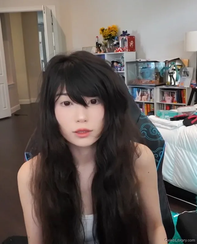 Emiru photo 14 of 4918