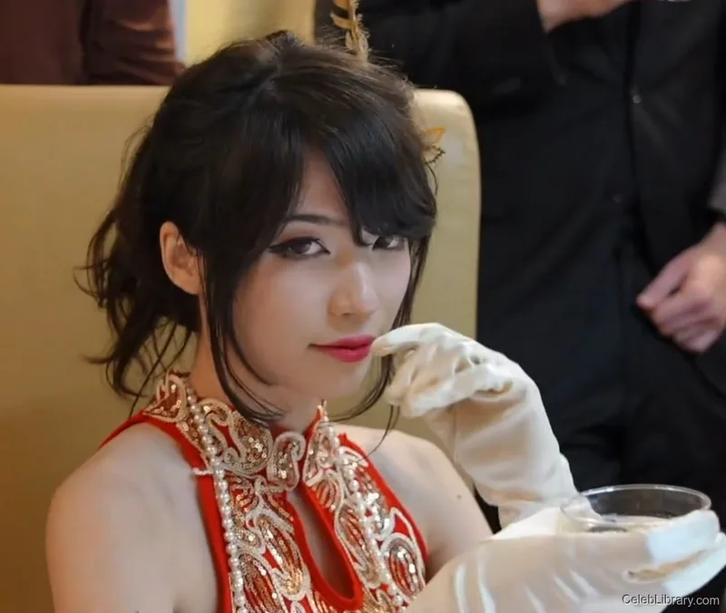 Emiru photo 11 of 4918