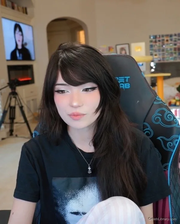 Emiru photo 1 of 4918