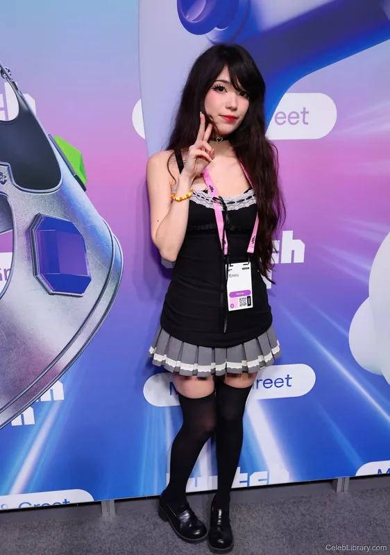 Emiru photo 2 of 4918