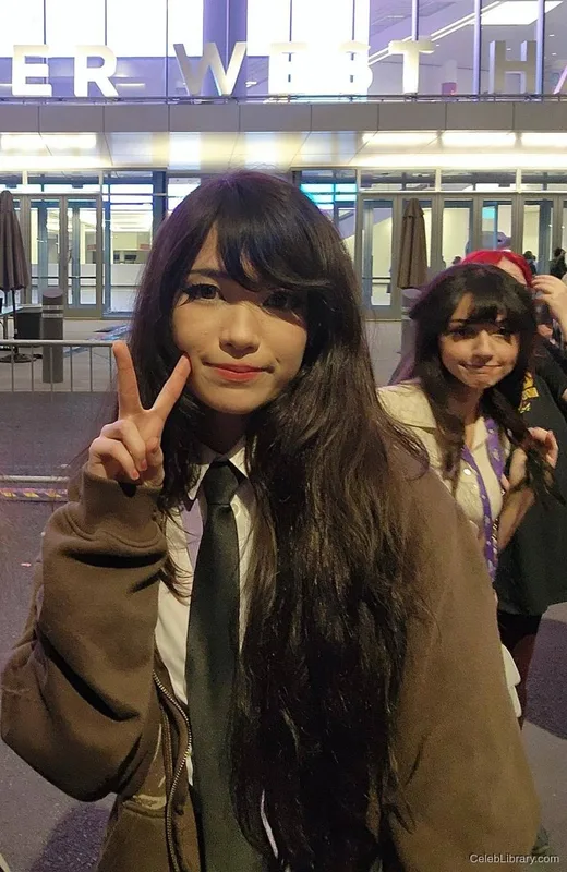 Emiru photo 8 of 4918