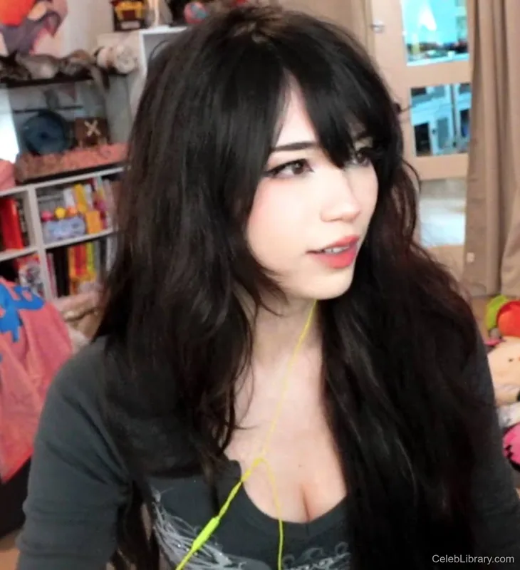 Emiru photo 15 of 4918
