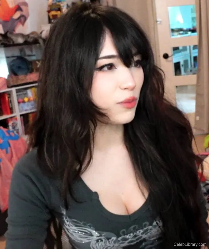 Emiru photo 18 of 4918