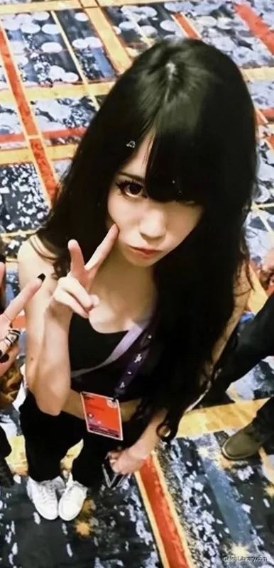 Emiru photo 13 of 4918