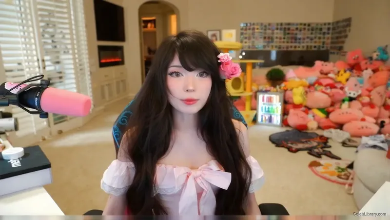 Emiru photo 2 of 4918