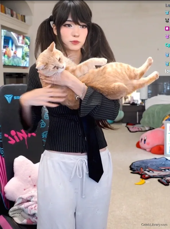 Emiru photo 1 of 4918