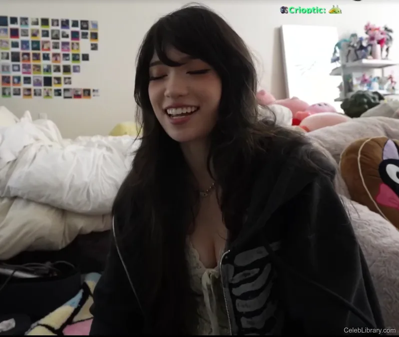Emiru photo 15 of 4918