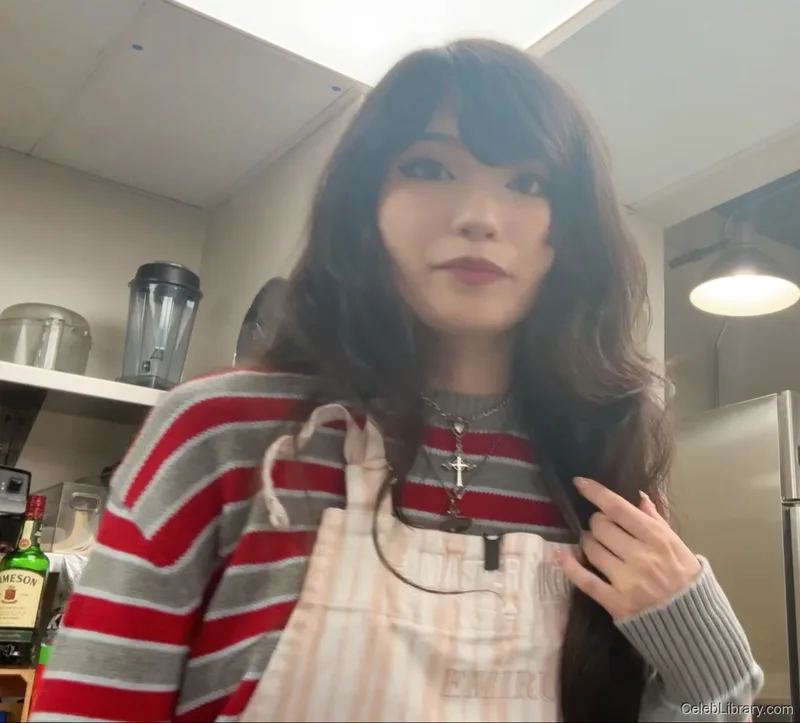 Emiru photo 9 of 4918