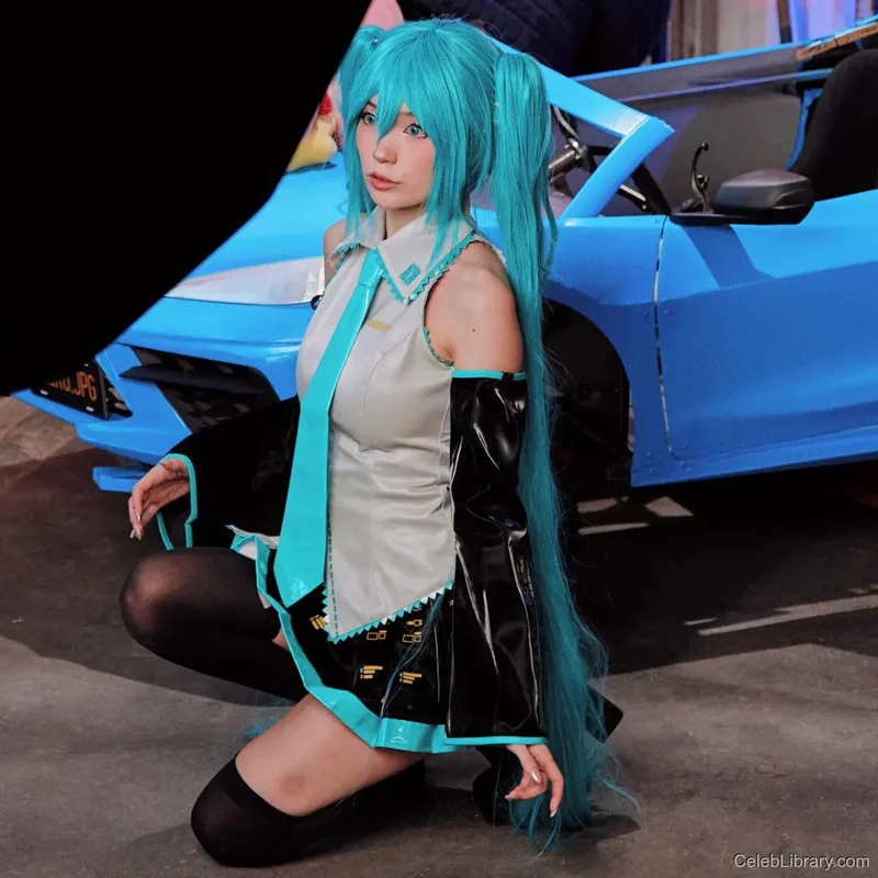 Emiru photo 1 of 4918