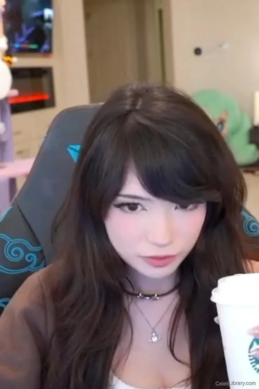 Emiru photo 1 of 4918