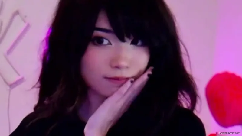 Emiru photo 24 of 4918