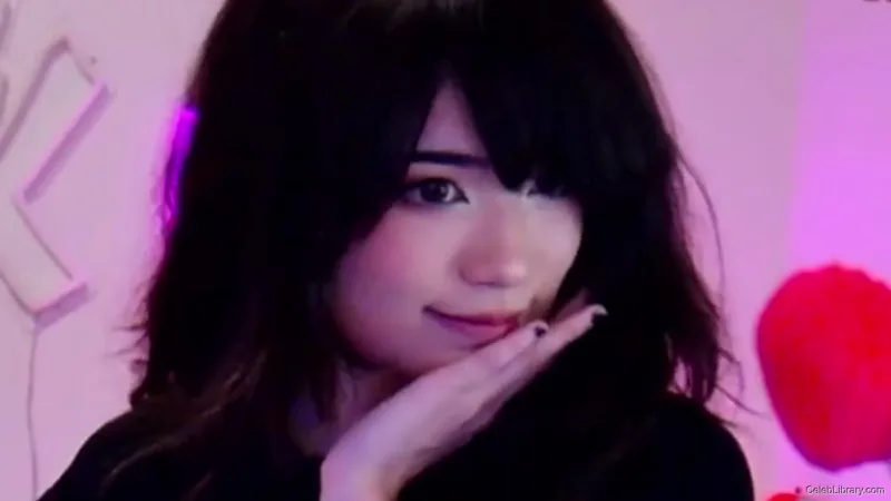 Emiru photo 1 of 4918