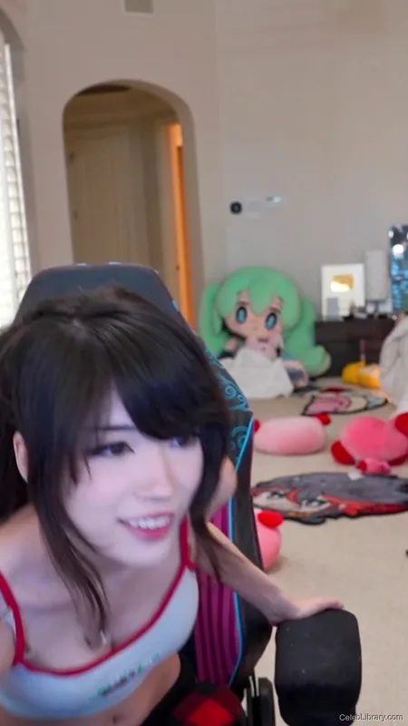 Emiru photo 23 of 4918