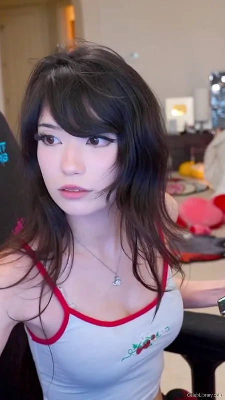 Emiru photo 18 of 4918