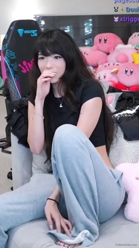 Emiru photo 1 of 4918