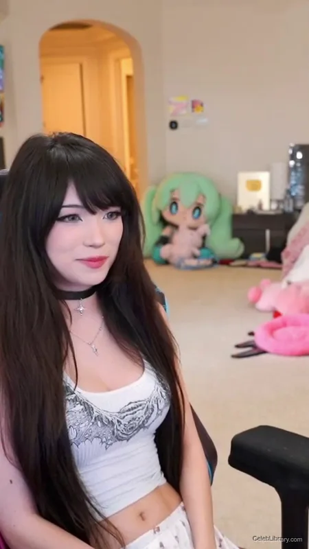 Emiru photo 3 of 4918