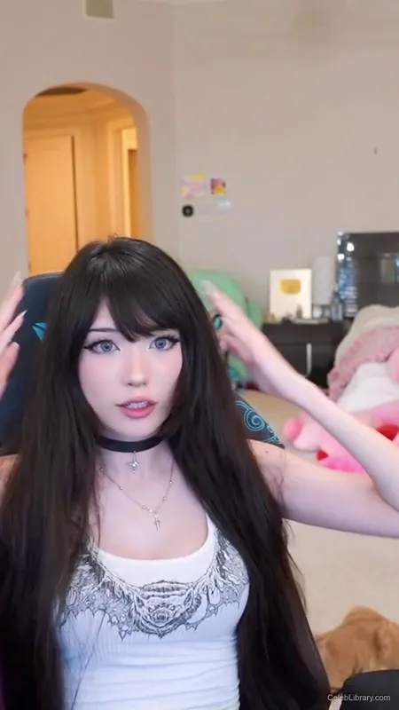 Emiru photo 10 of 4918